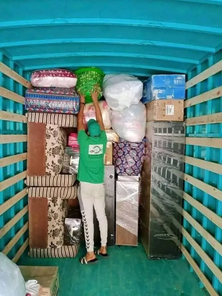 فريق الجوهرة أثناء نقل العفش بالإسكندرية